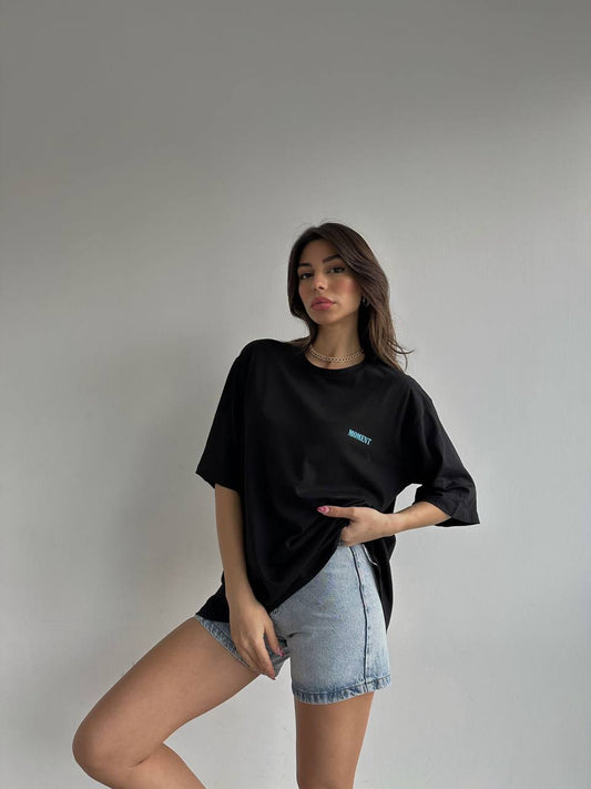 MOMENT - DUBAI OVERSIZED TEE IN BLACK