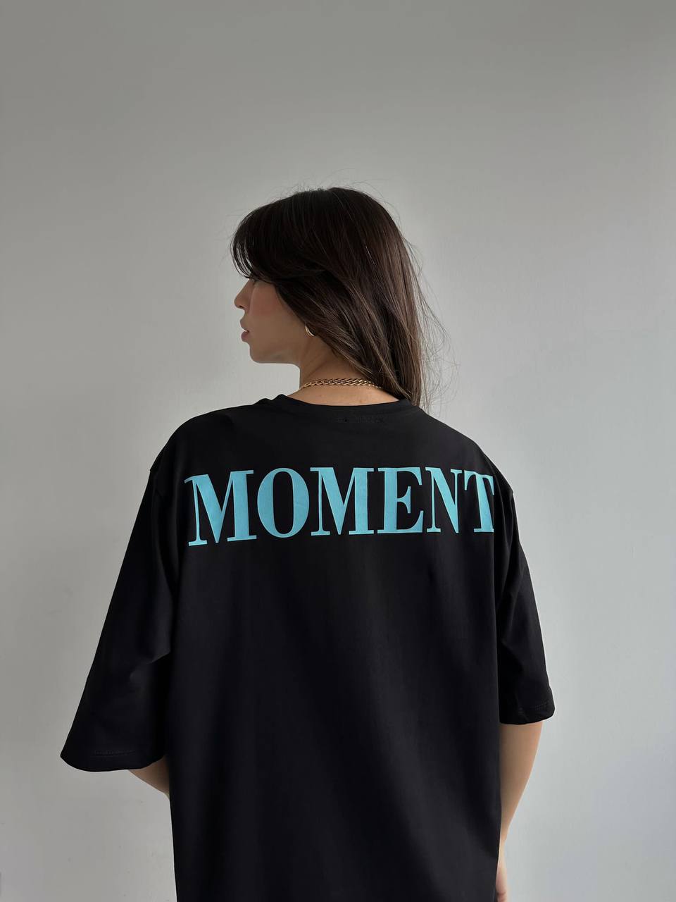 MOMENT - DUBAI OVERSIZED TEE IN BLACK