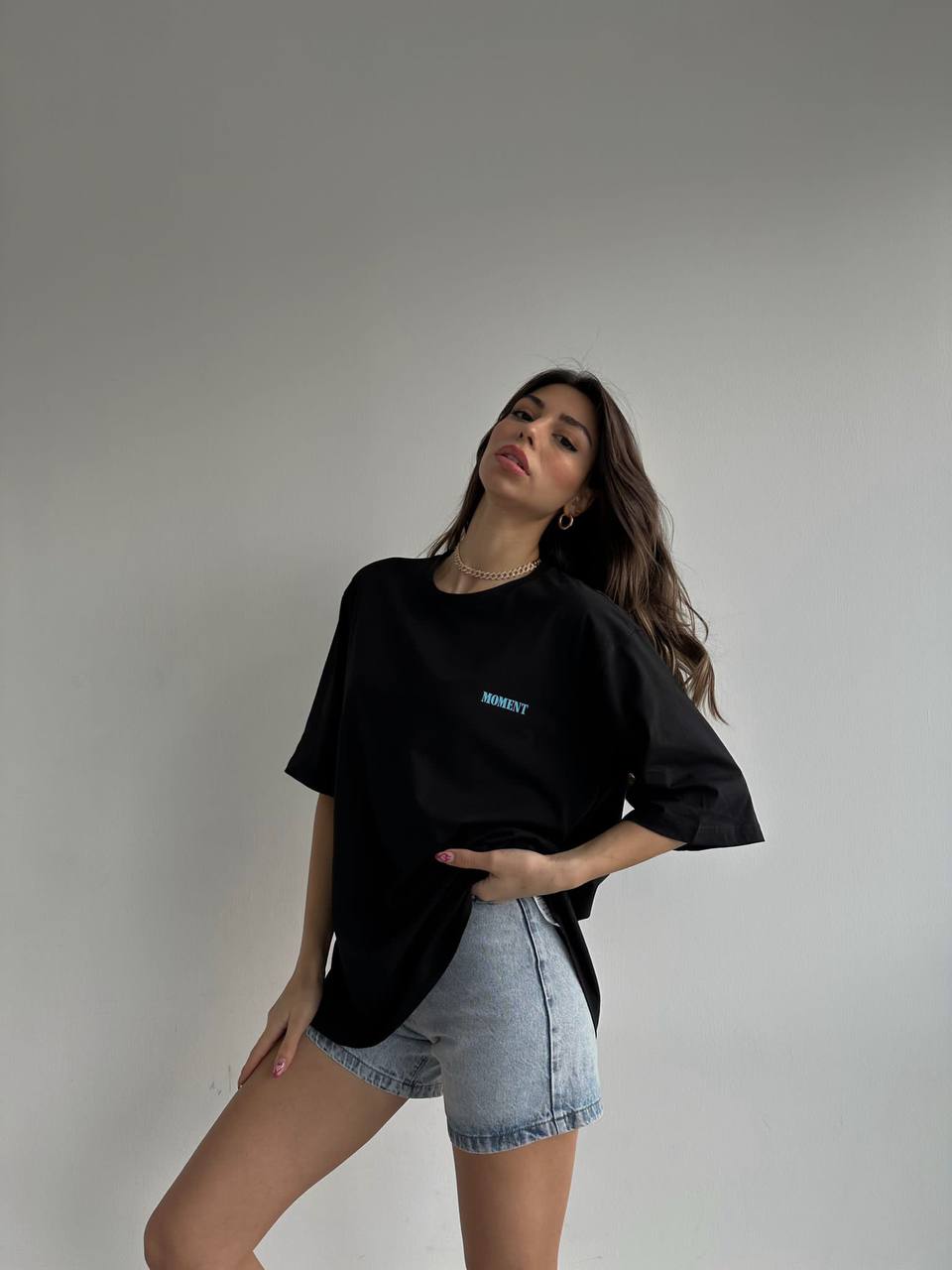 MOMENT - DUBAI OVERSIZED TEE IN BLACK