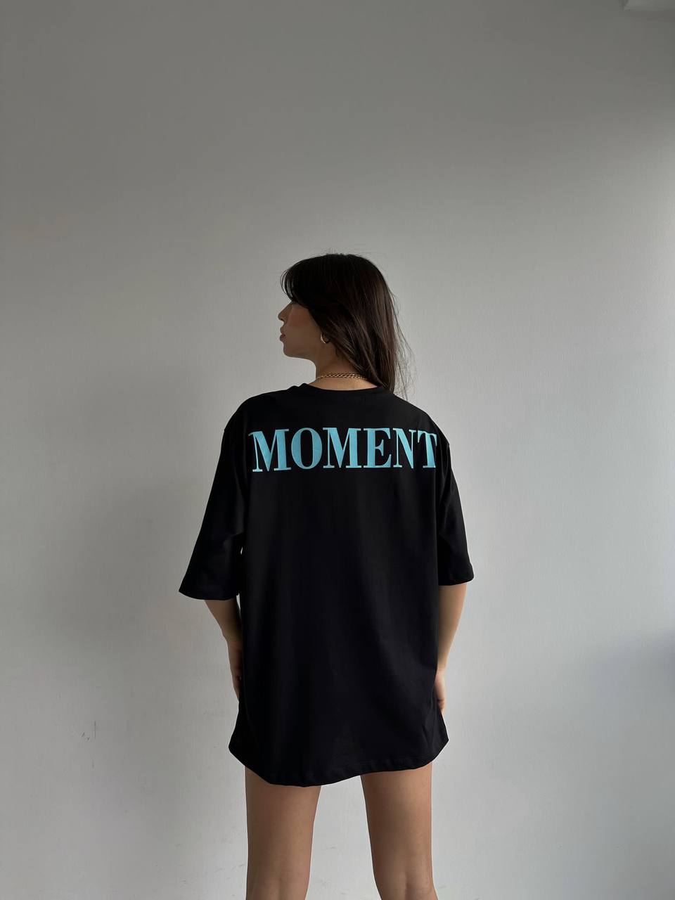 MOMENT - DUBAI OVERSIZED TEE IN BLACK