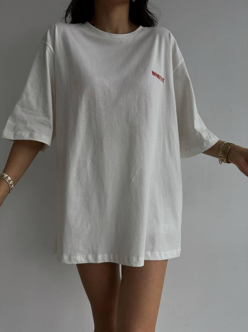 MOMENT - DUBAI OVERSIZED TEE IN WHITE