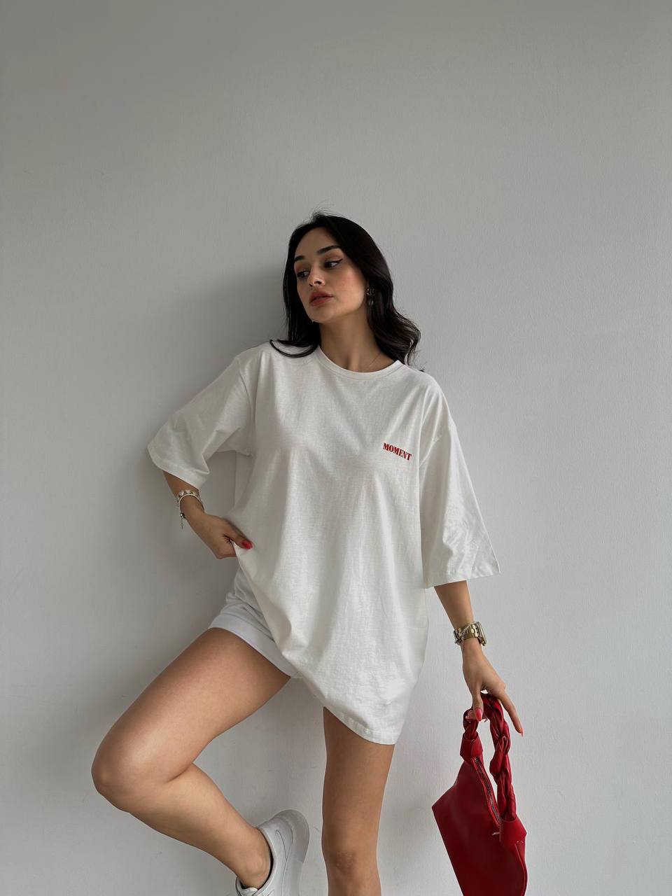 MOMENT - DUBAI OVERSIZED TEE IN WHITE